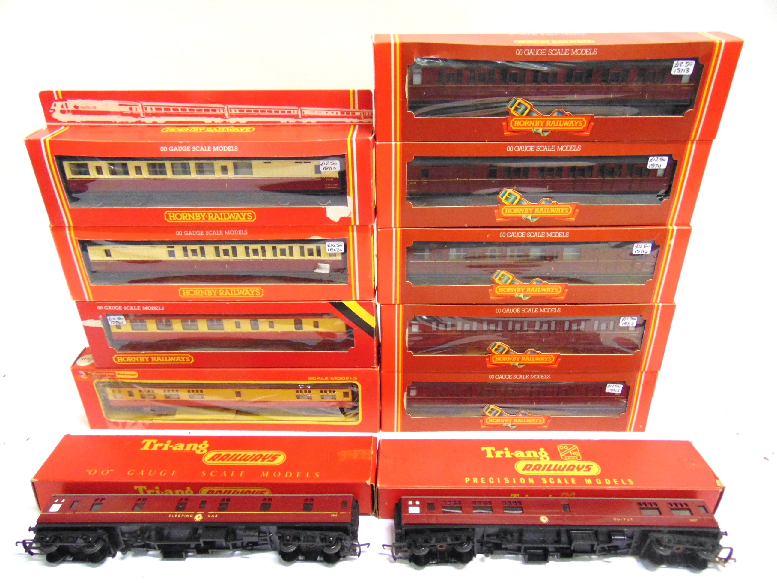 [OO GAUGE]. ELEVEN ASSORTED TRI-ANG & HORNBY B.R. COACHES lined maroon (7), and crimson and cream (