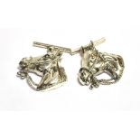A PAIR OF SILVER HORSE HEAD CUFFLINKS measurements at widest points 2 x 2cm, weight 10.6g