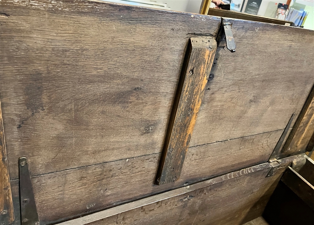 AN OAK COFFER the lid with chip carved decoration, the panelled front with carved decoration, - Image 5 of 6