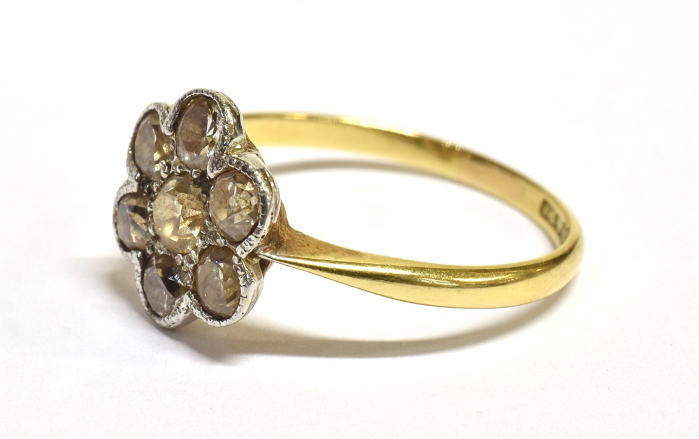 AN ART DECO DAISY DIAMOND RING The ring set with a daisy head comprising of transitional cut - Image 3 of 5