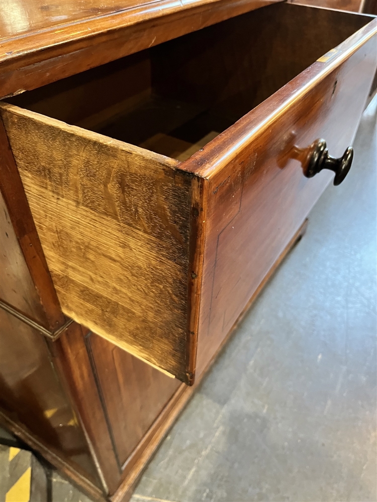 A LARGE WILLIAM IV MAHOGANY BOOKCASE with inlaid decoration, the upper section with lancet shaped - Image 4 of 4