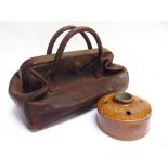 RAILWAYANA - A GREAT WESTERN RAILWAY STONEWARE INKWELL / PEN-STAND impressed 'G W R', 12.25cm