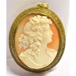 A LATE 19TH/EARLY 20TH CENTURY LARGE CAMEO PENDANT the cameo featuring a finely carved bust of a