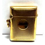 A 9CT GOLD VESTA CASE the case in machine turned pattern with circular vacant cartouche,