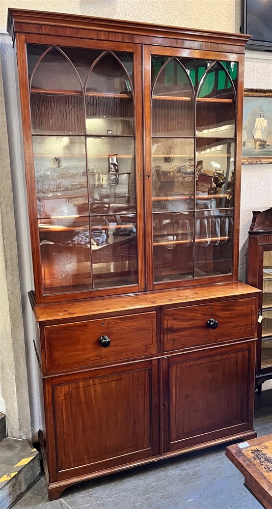 A LARGE WILLIAM IV MAHOGANY BOOKCASE with inlaid decoration, the upper section with lancet shaped