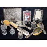 A LARGE COLLECTION OF SILVER PLATE, WHITE METAL, SILVER AND CUT GLASS to include a dressing table