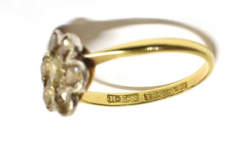 AN ART DECO DAISY DIAMOND RING The ring set with a daisy head comprising of transitional cut - Image 5 of 5