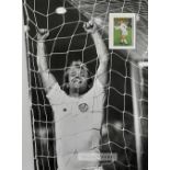Billy Bremner Leeds United captain signed and mounted collectors football FKS sticker within an