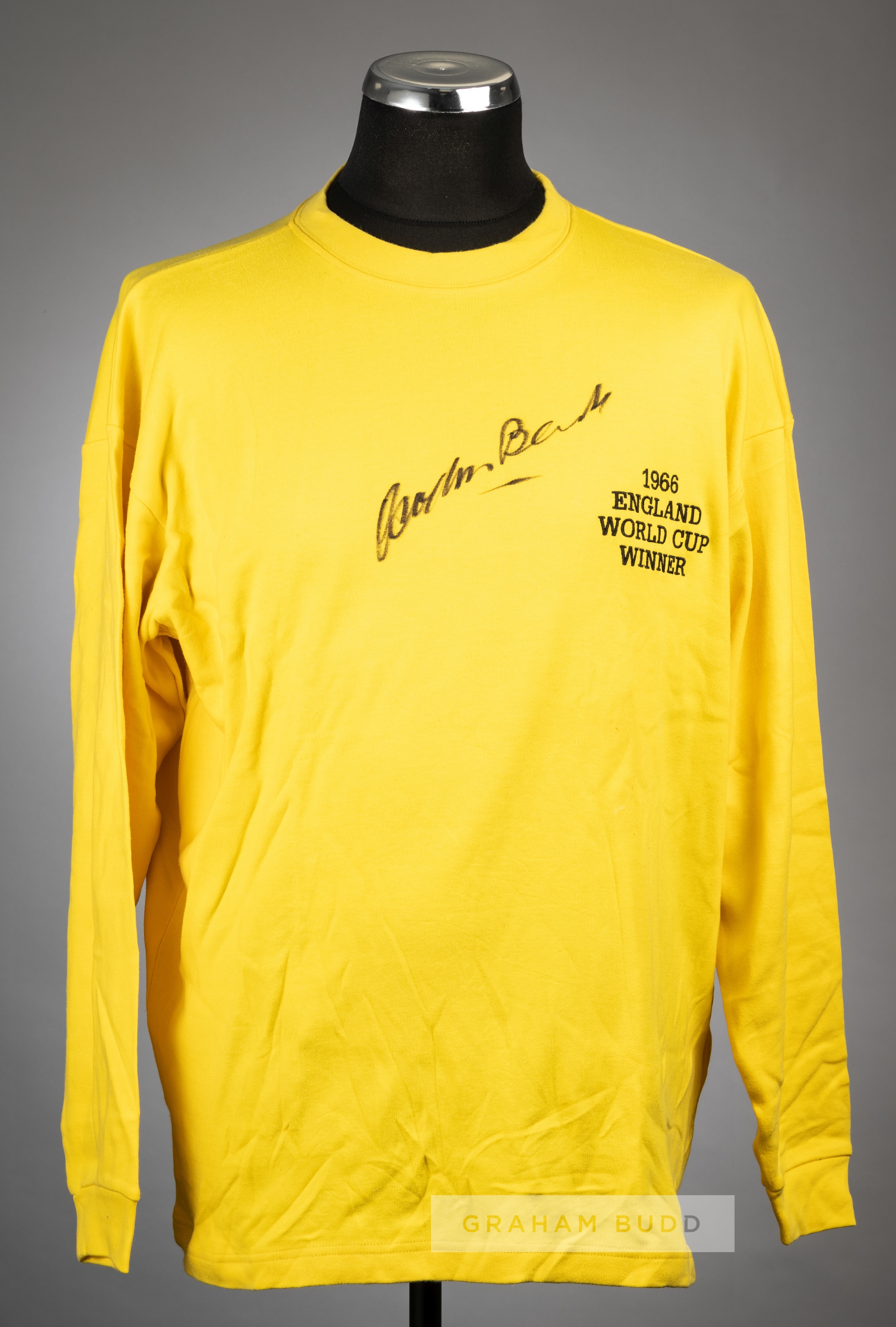 Gordon Banks signed yellow 1966 England World Cup Winners retro goalkeeper's jersey, signed in black