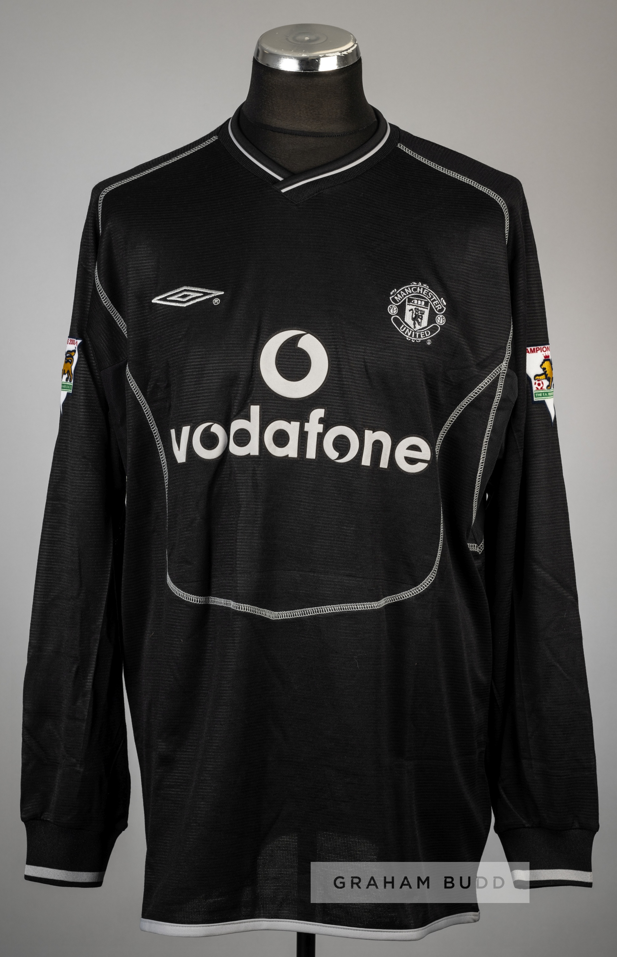 Fabian Barthez black Manchester United no.1 goalkeeper's home jersey, season 2001-02, Umbro, long-