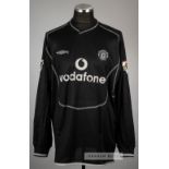 Fabian Barthez black Manchester United no.1 goalkeeper's home jersey, season 2001-02, Umbro, long-