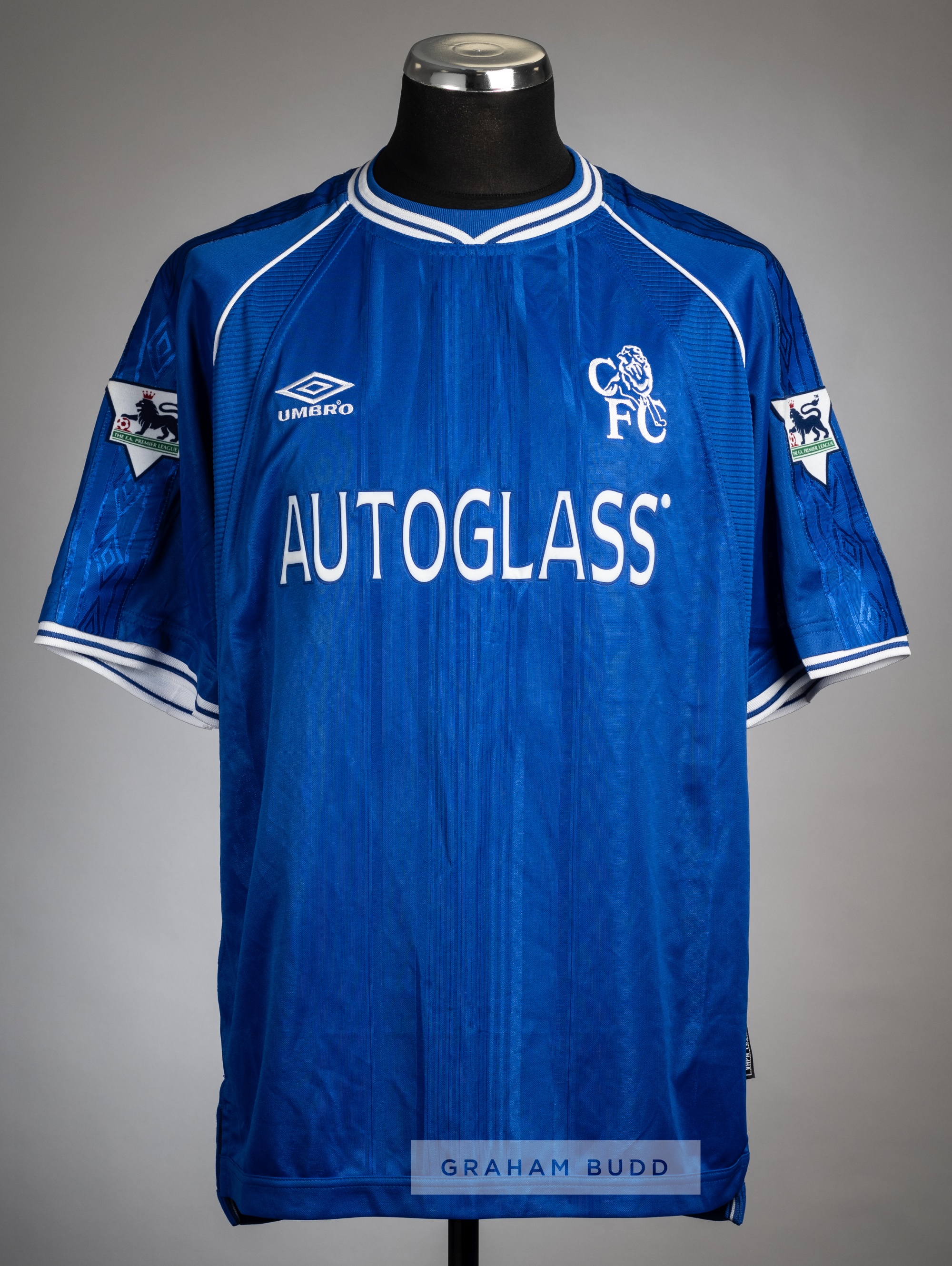 Dennis Wise signed blue Chelsea No.11 home jersey, season 2000-01, Umbro, short-sleeved with THE