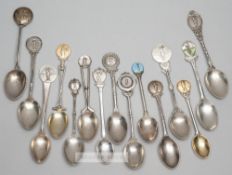 Fifteen various silver hallmarked golf prize spoons, dating from 1922, all with golfer & golf course