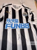 Miguel Almiron signed black and white Newcastle United replica home jersey 2018-19, Puma, short-