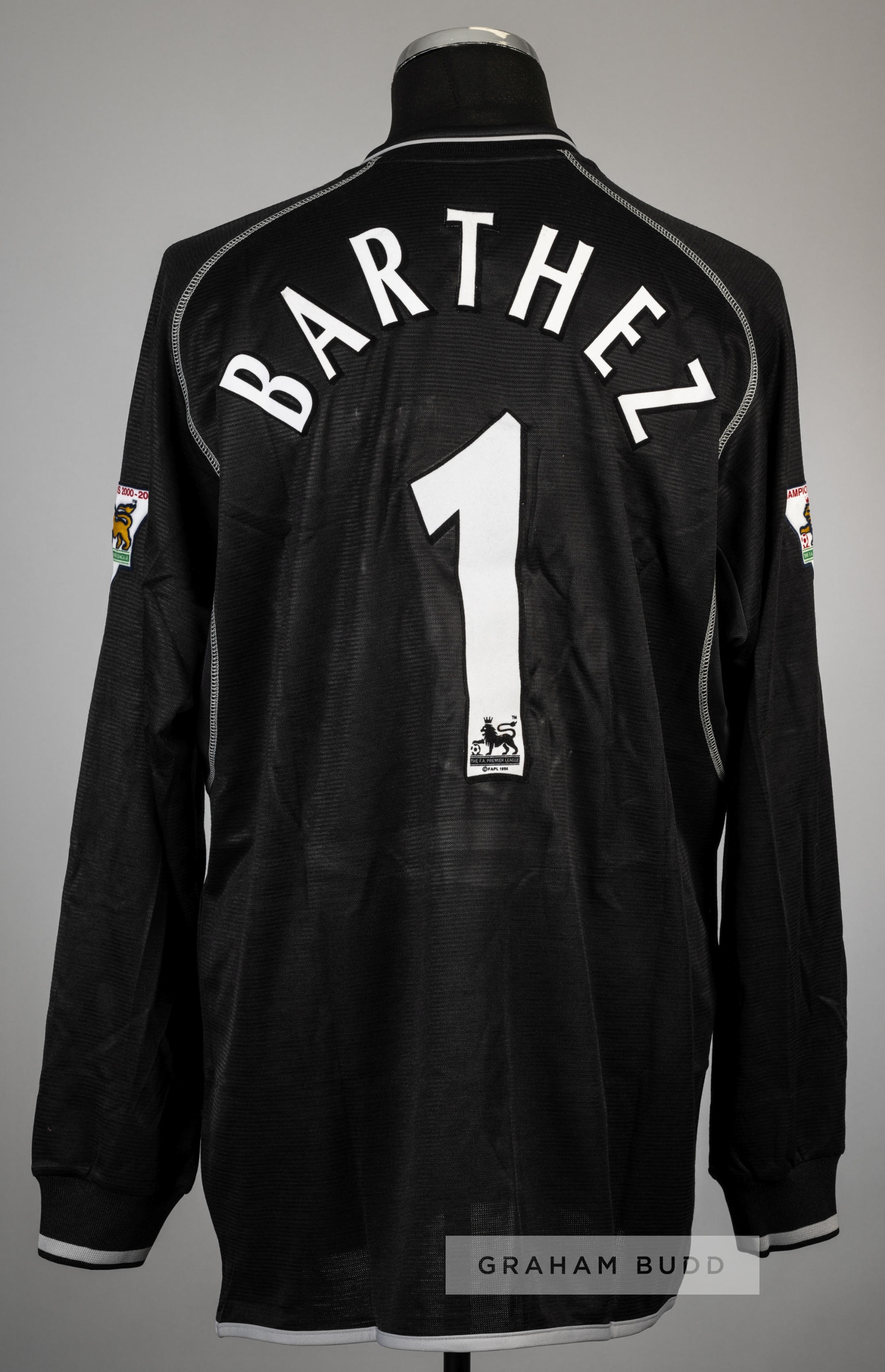 Fabian Barthez black Manchester United no.1 goalkeeper's home jersey, season 2001-02, Umbro, long- - Image 2 of 2