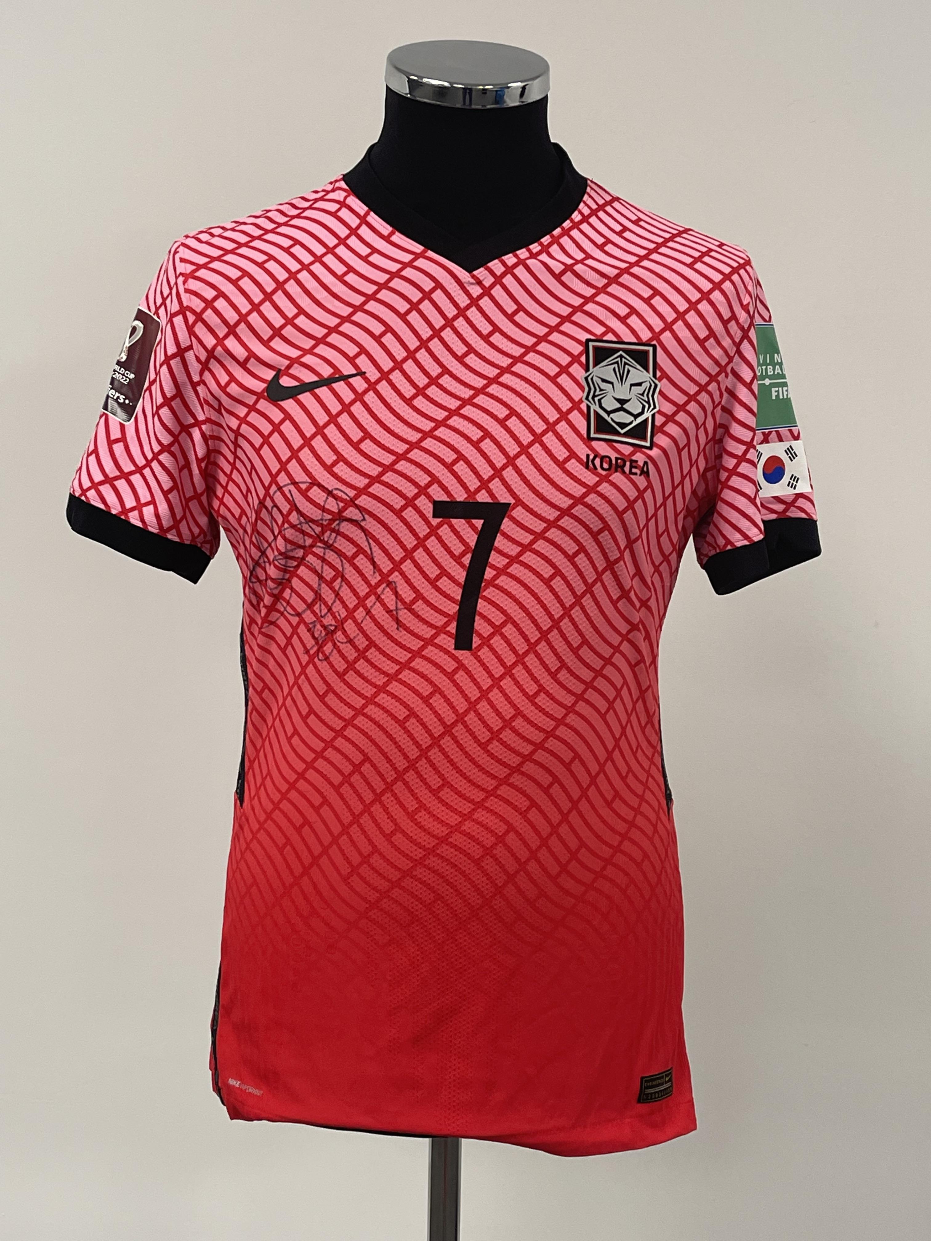 Son Heung-min signed pink and red South Korea FIFA World Cup Qatar 2022 Qualifiers no.7 home jersey, - Image 2 of 2