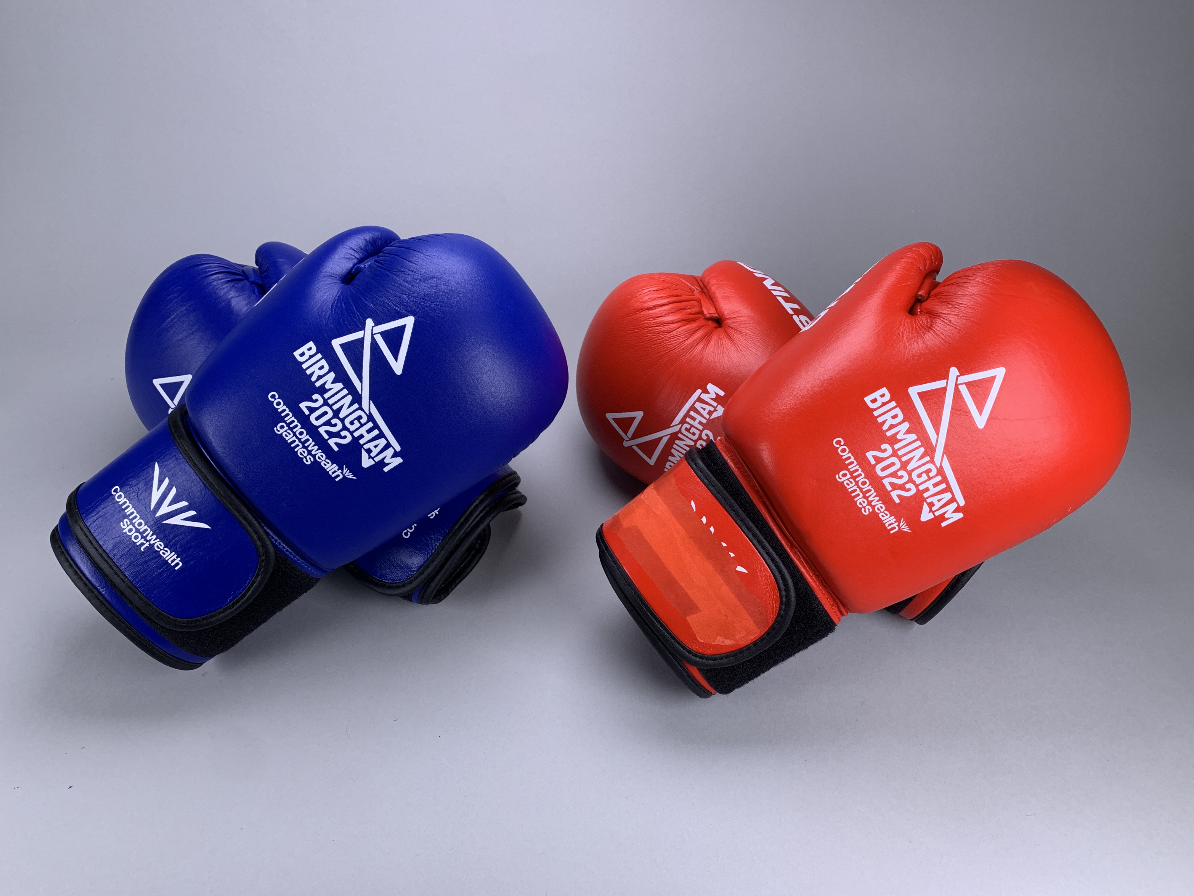 B2022 Men's Welterweight Quarter-Final Boxing Gloves - Warupi vs Jolly