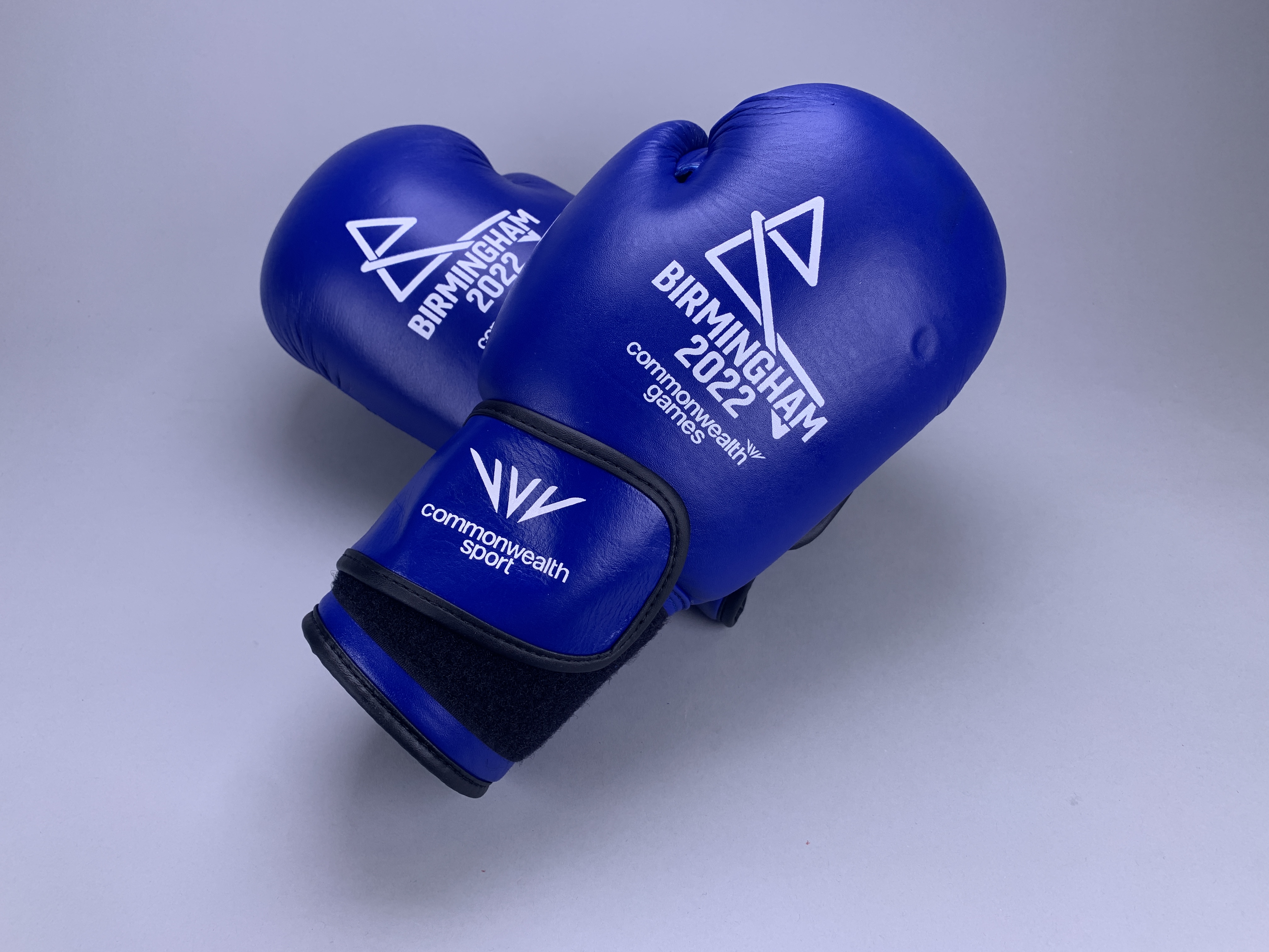 B2022 Men's Middleweight Gold Medal Bout Boxing Glove Right - Callum Peters