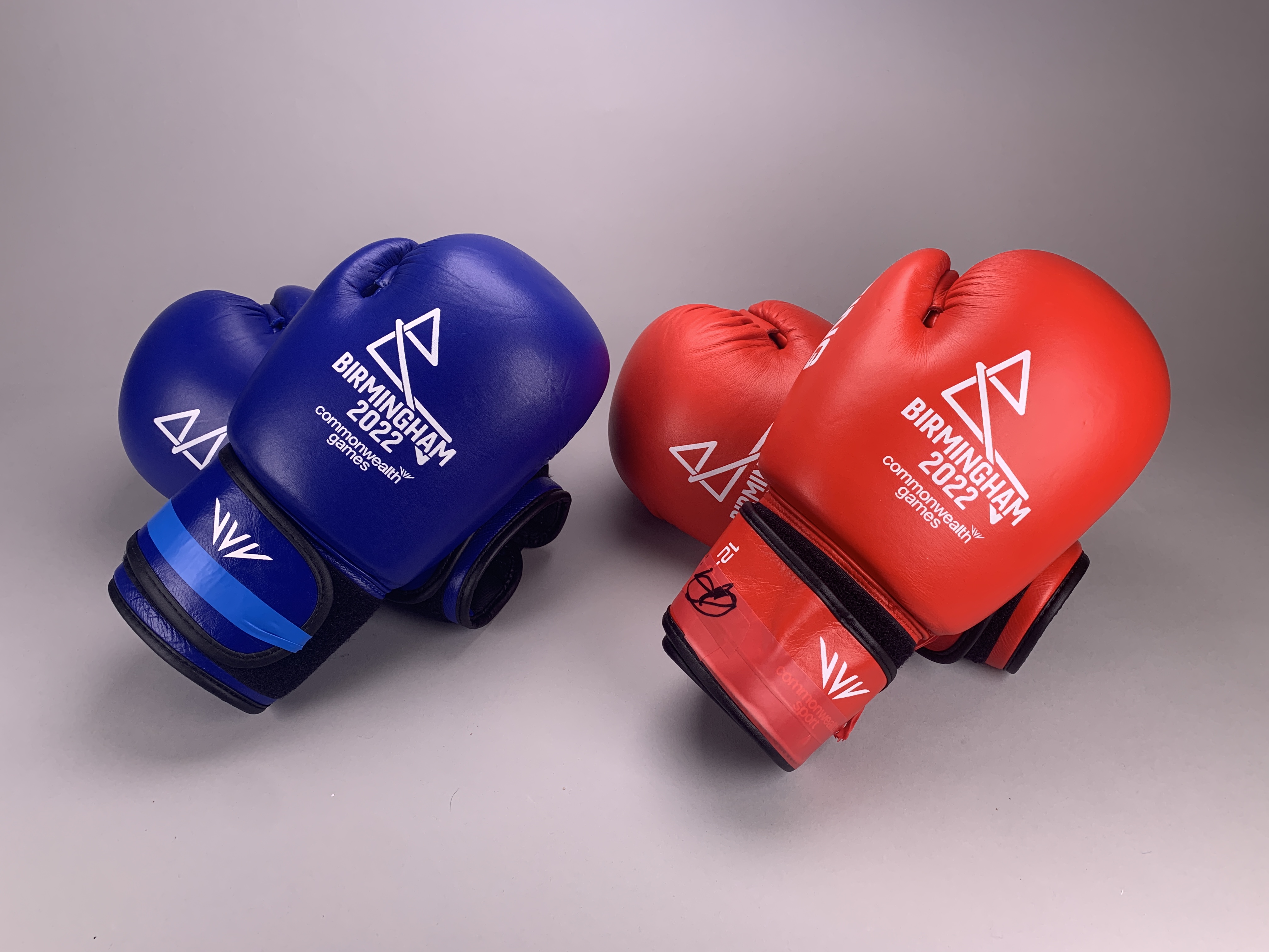 B2022 Men's Light Middleweight Quarter-Final Boxing Gloves - Walsh vs Akbar