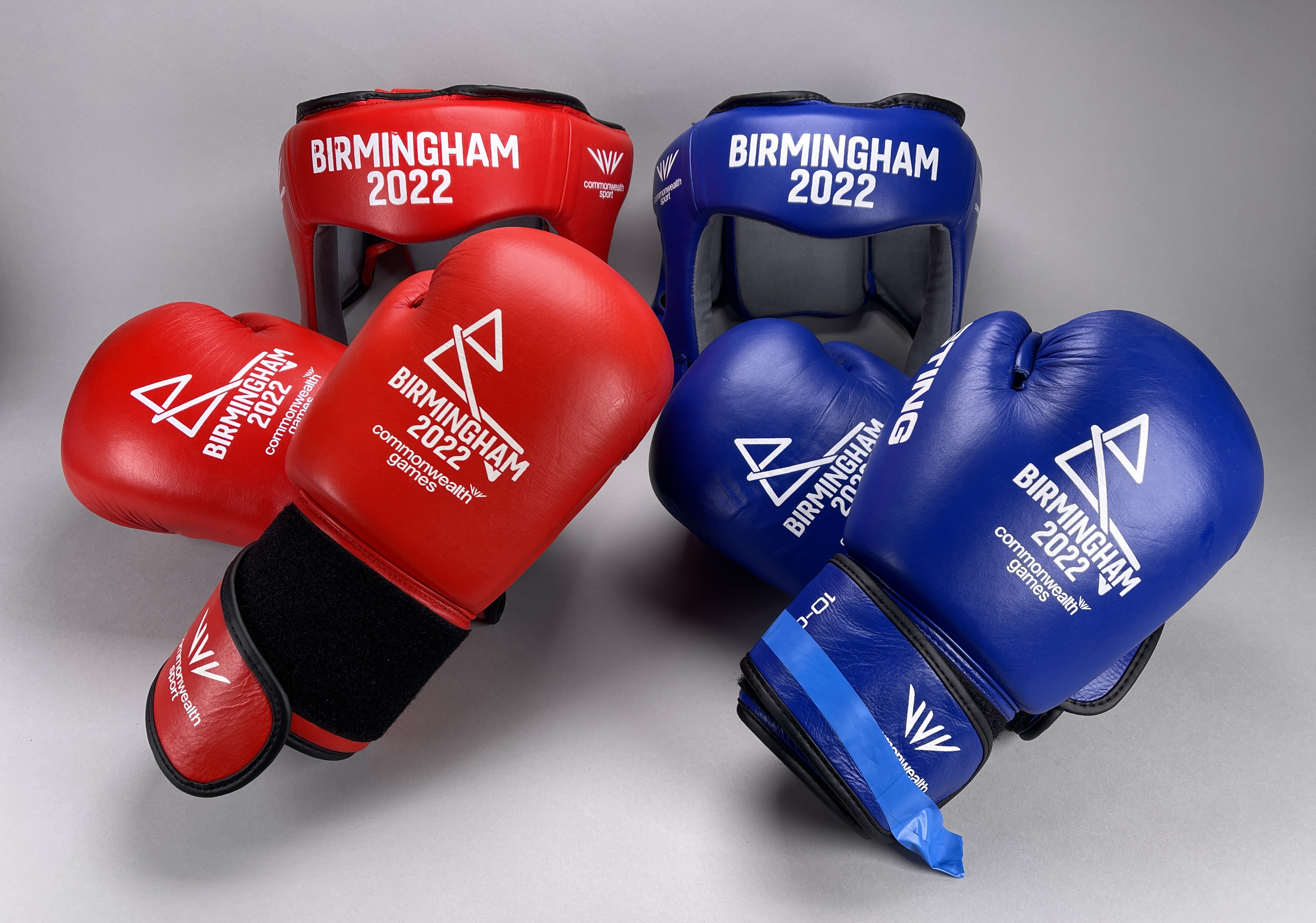 B2022 Women's Minimum Weight Quarter-Final Boxing Gloves and Headguards - Modukanele vs Pushpakumari