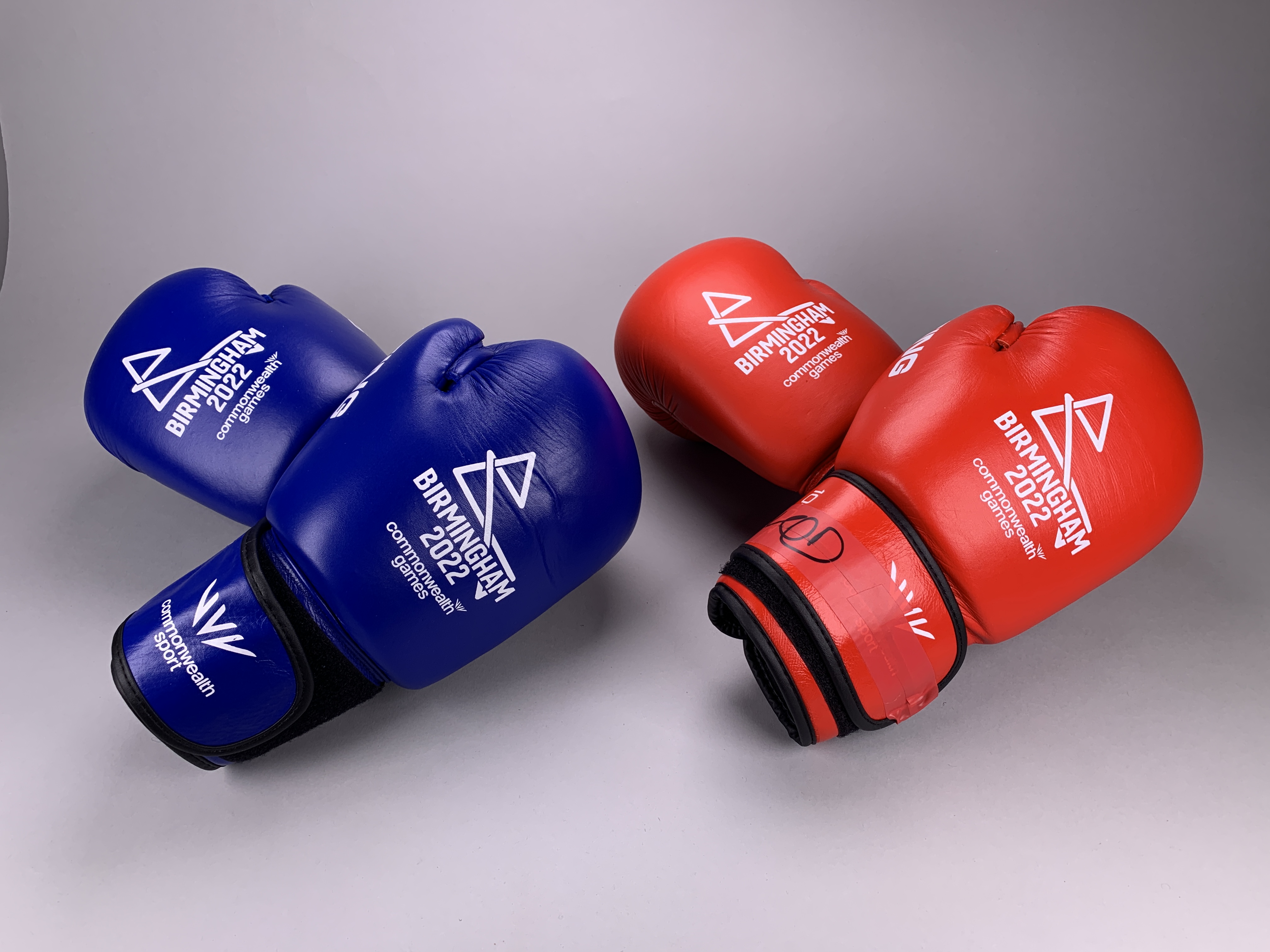 B2022 Men's Featherweight Quarter-Final Boxing Gloves - Mukuka vs Commey