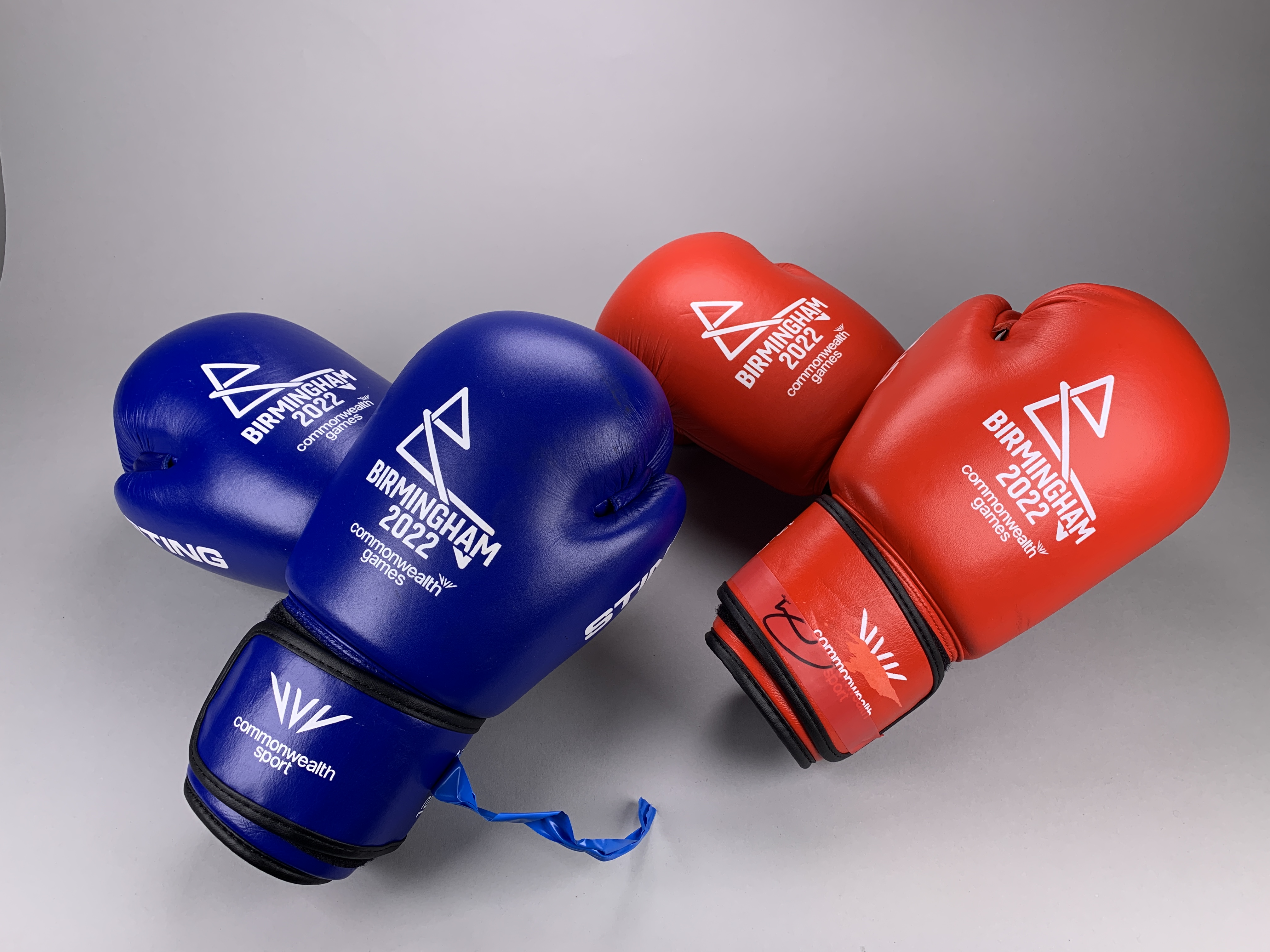 B2022 Men's Light Heavyweight Quarter-Final Boxing Gloves - Ennis vs Bevan