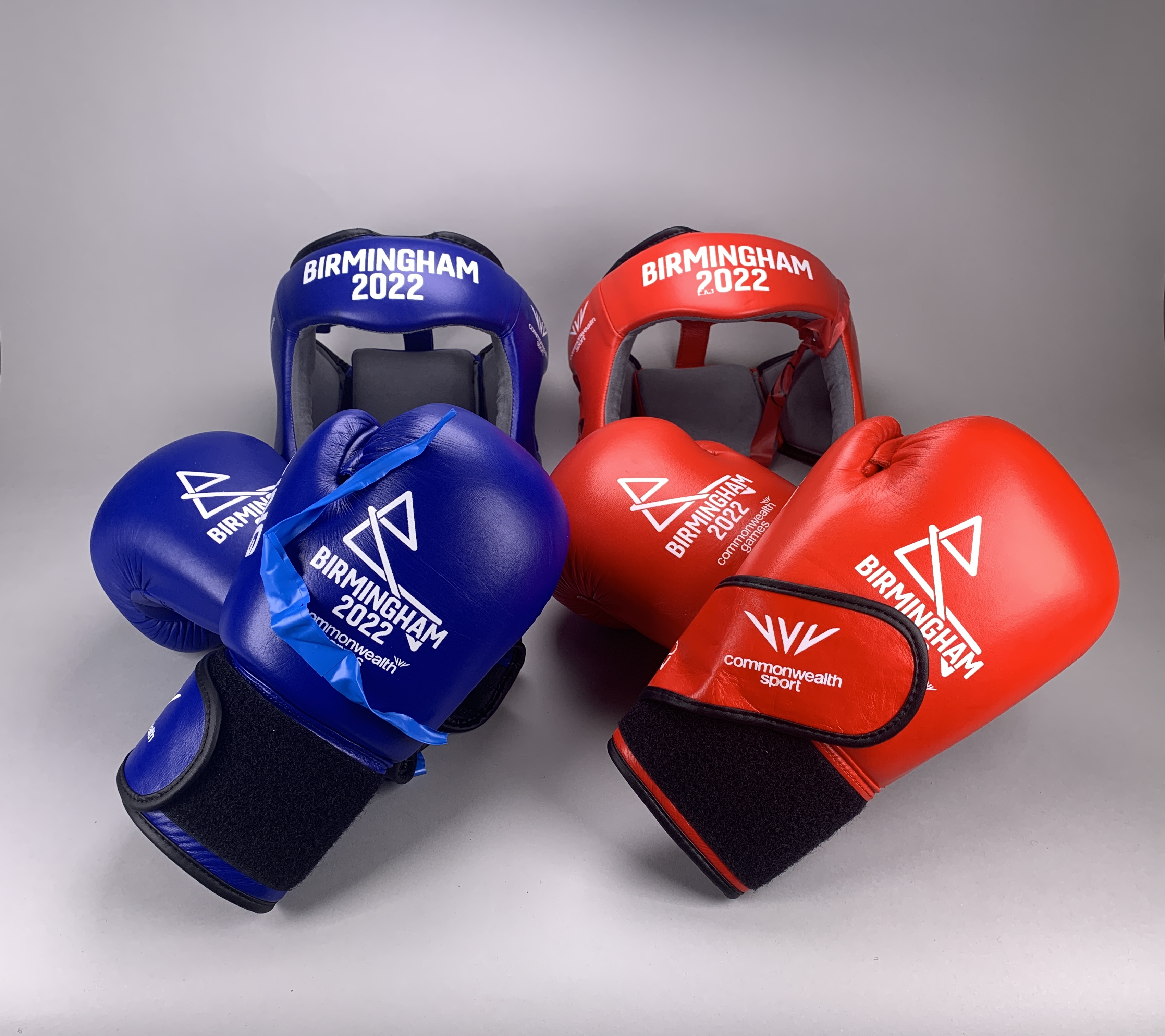 B2022 Women's Light Flyweight Quarter-Final Boxing Gloves and Headguards - Egunjobi vs Stubley