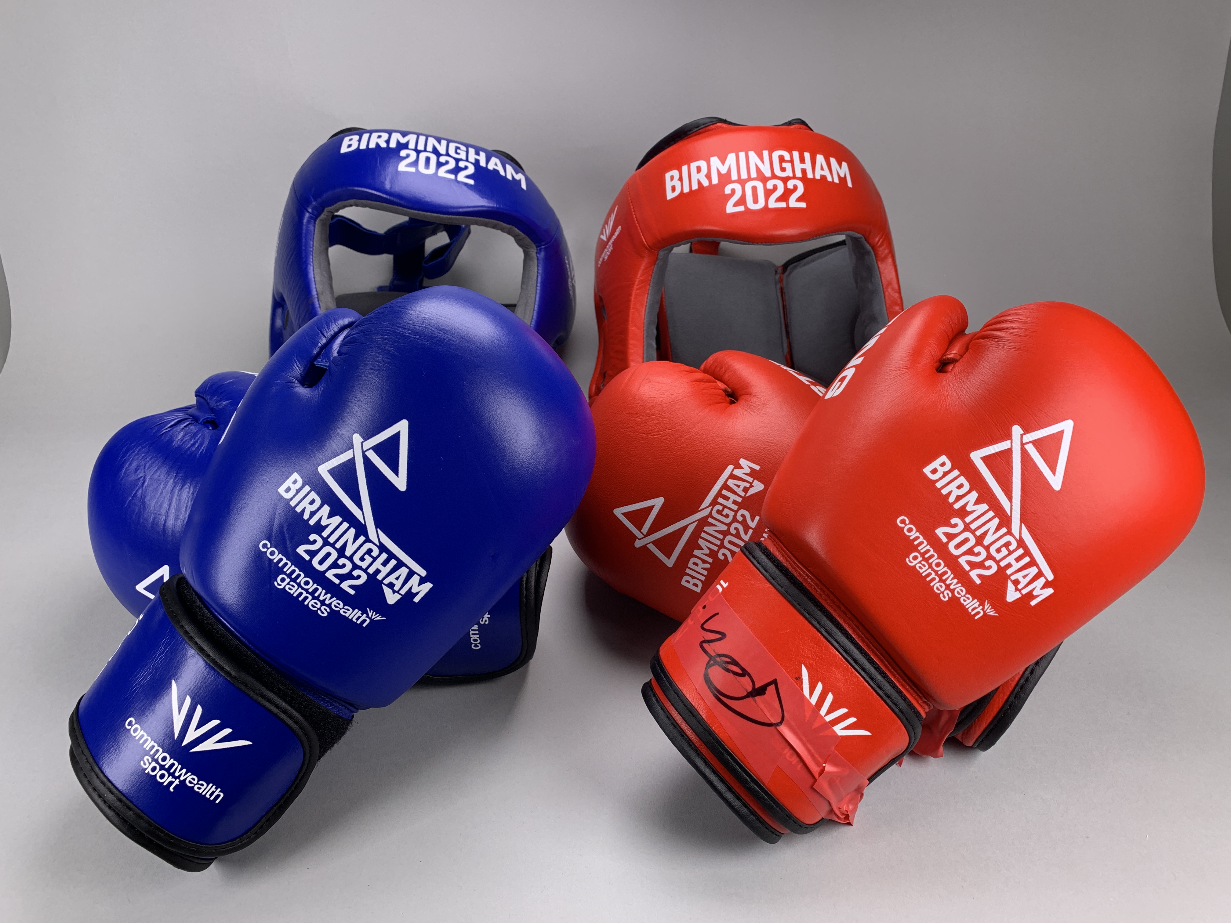 B2022 Women's Light Middleweight Quarter-Final Boxing Gloves and Headguards - Panguane vs Essiane