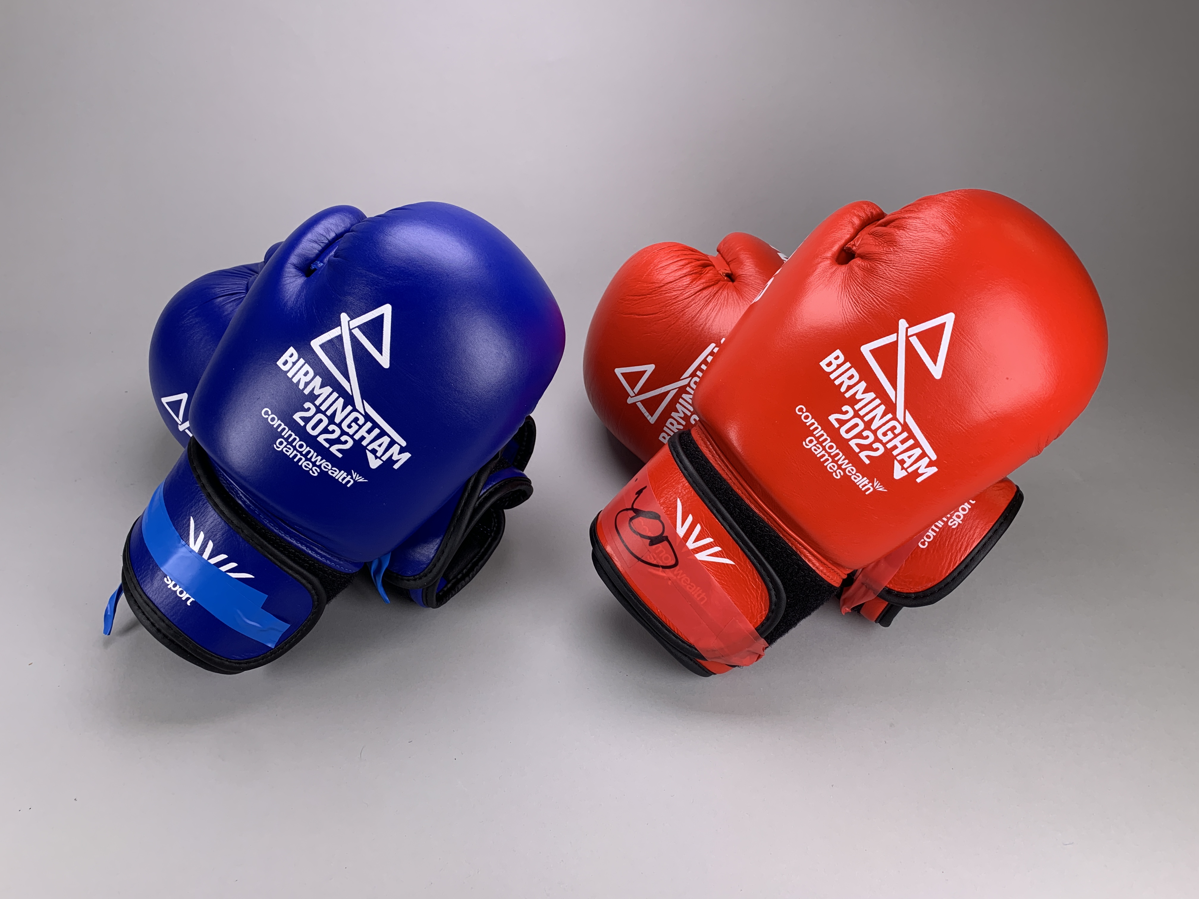 B2022 Men's Flyweight Quarter-Final Boxing Gloves - MacDonald vs Mahommed