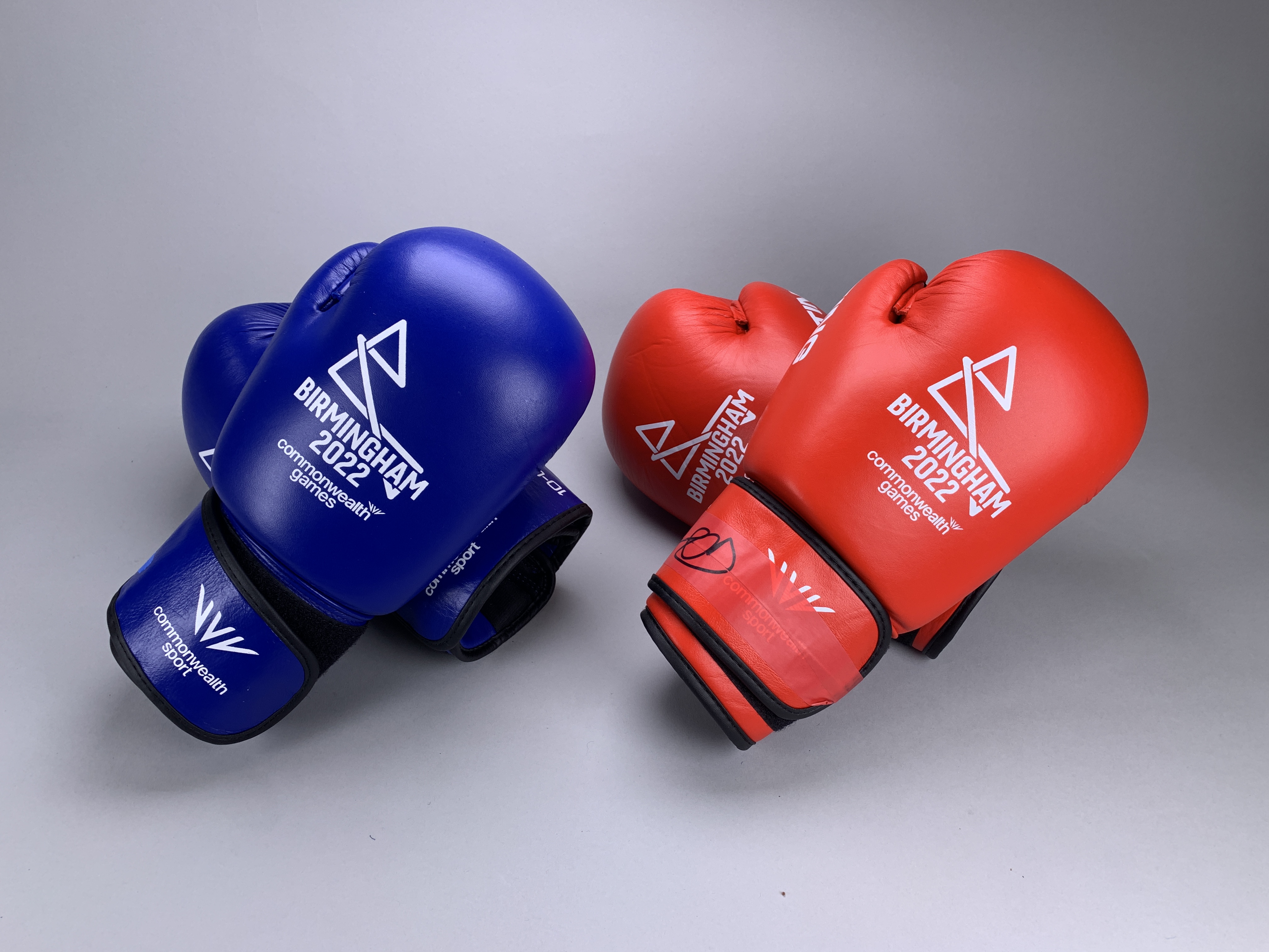 B2022 Men's Welterweight Quarter-Final Boxing Gloves - Croft vs Mbewe