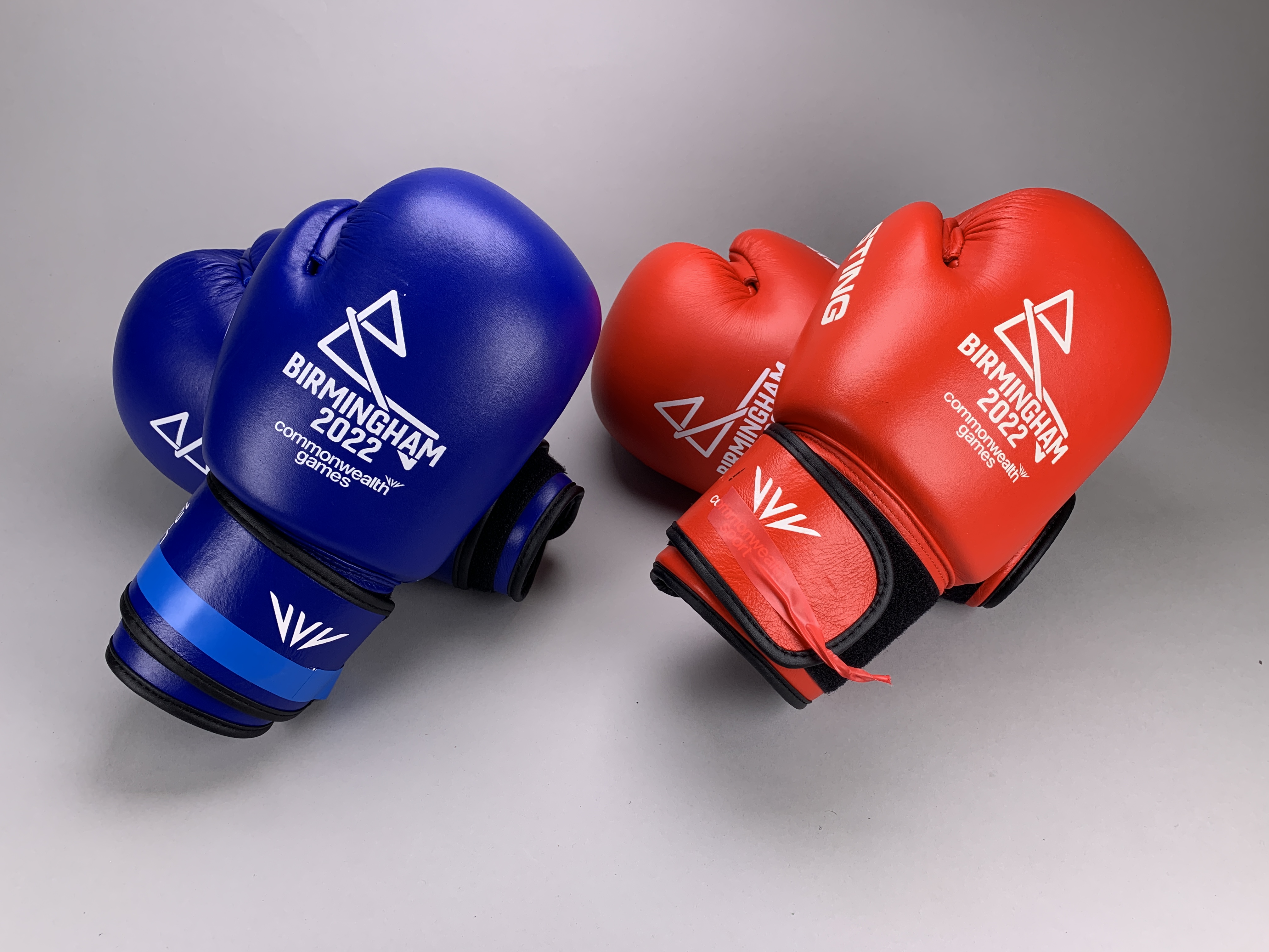 B2022 Men's Light Heavyweight Quarter-Final Boxing Gloves - Langelier vs Changalawe