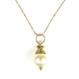 Simulant pearl pendant necklace.