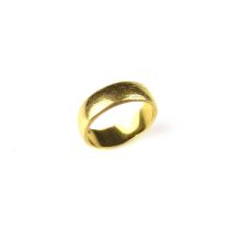 22 ct yellow gold ring.