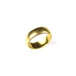 22 ct yellow gold ring.