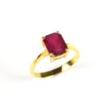 18 ct yellow gold synthetic ruby ring.
