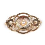 14 ct yellow gold pearl brooch.