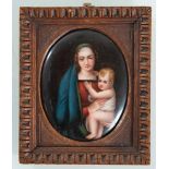 Placca in porcellana a sezione ovale raffigurante “Madonna con Bambino”, Europa, fine del XIX