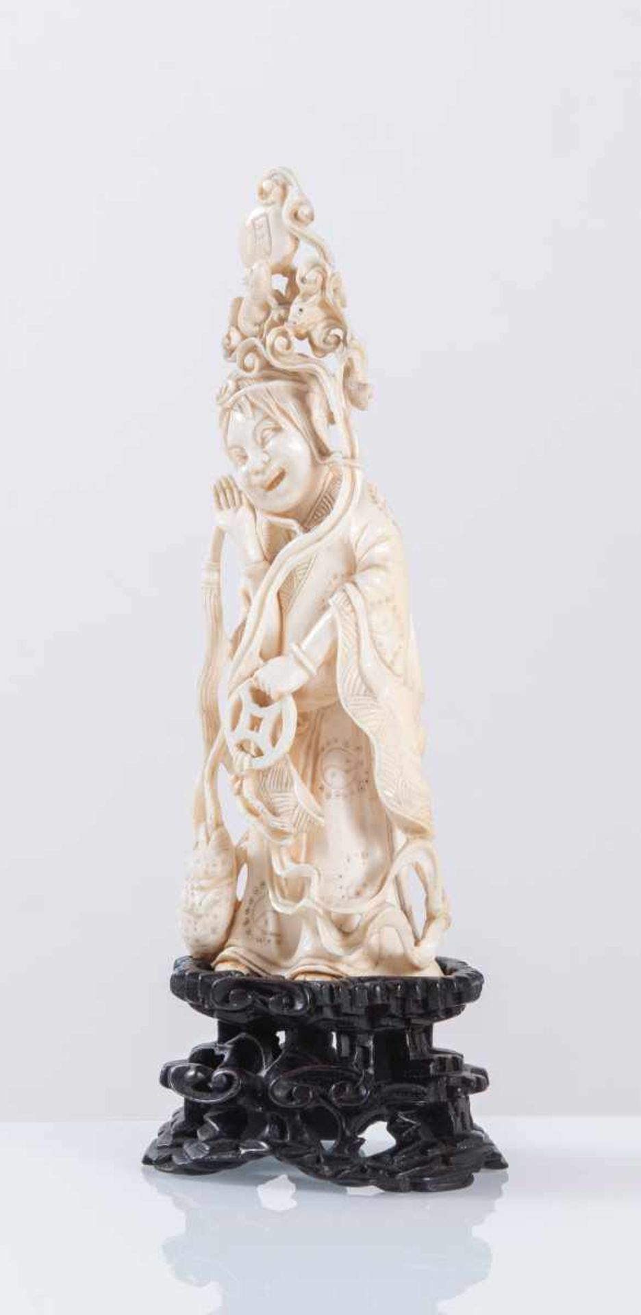 Scultura in avorio raffigurante “Figura femminile”, Cina, XIX secolo. - Image 2 of 3