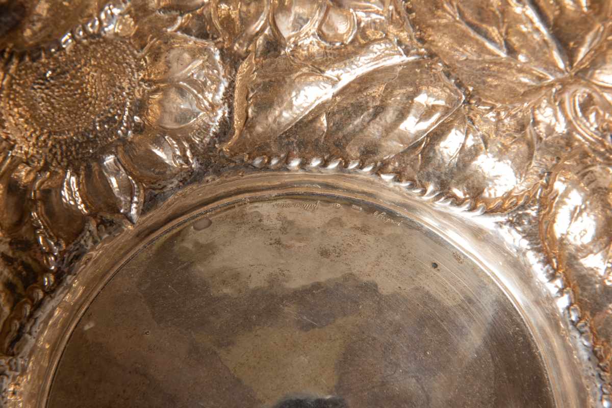 Argenteria fiorentina del XX secolo, Grande coppa centrotavola in argento. - Image 3 of 3