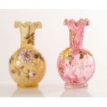 Lotto composto da due piccoli vasi piriformi in vetro, Murano, inizi del XX secolo. Uno in vetro