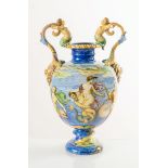 Grande vaso in maiolica, Pesaro, inizi del XX secolo. Decorato in policromia con raffigurazioni di