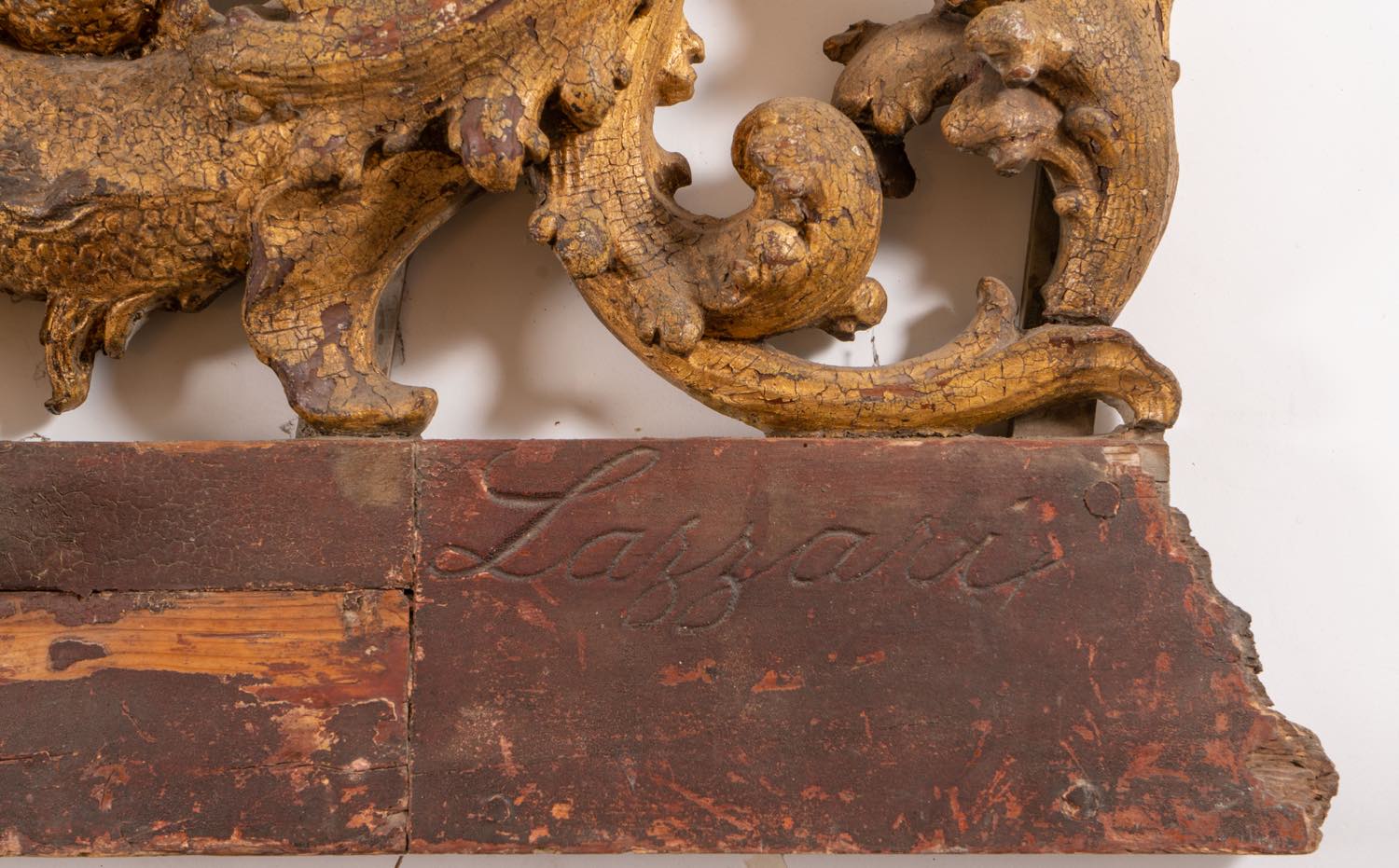 Coppia di fregi sovra-porta in legno, Italia, inizi del XIX secolo. Dorati e riccamente intagliati - Image 2 of 2