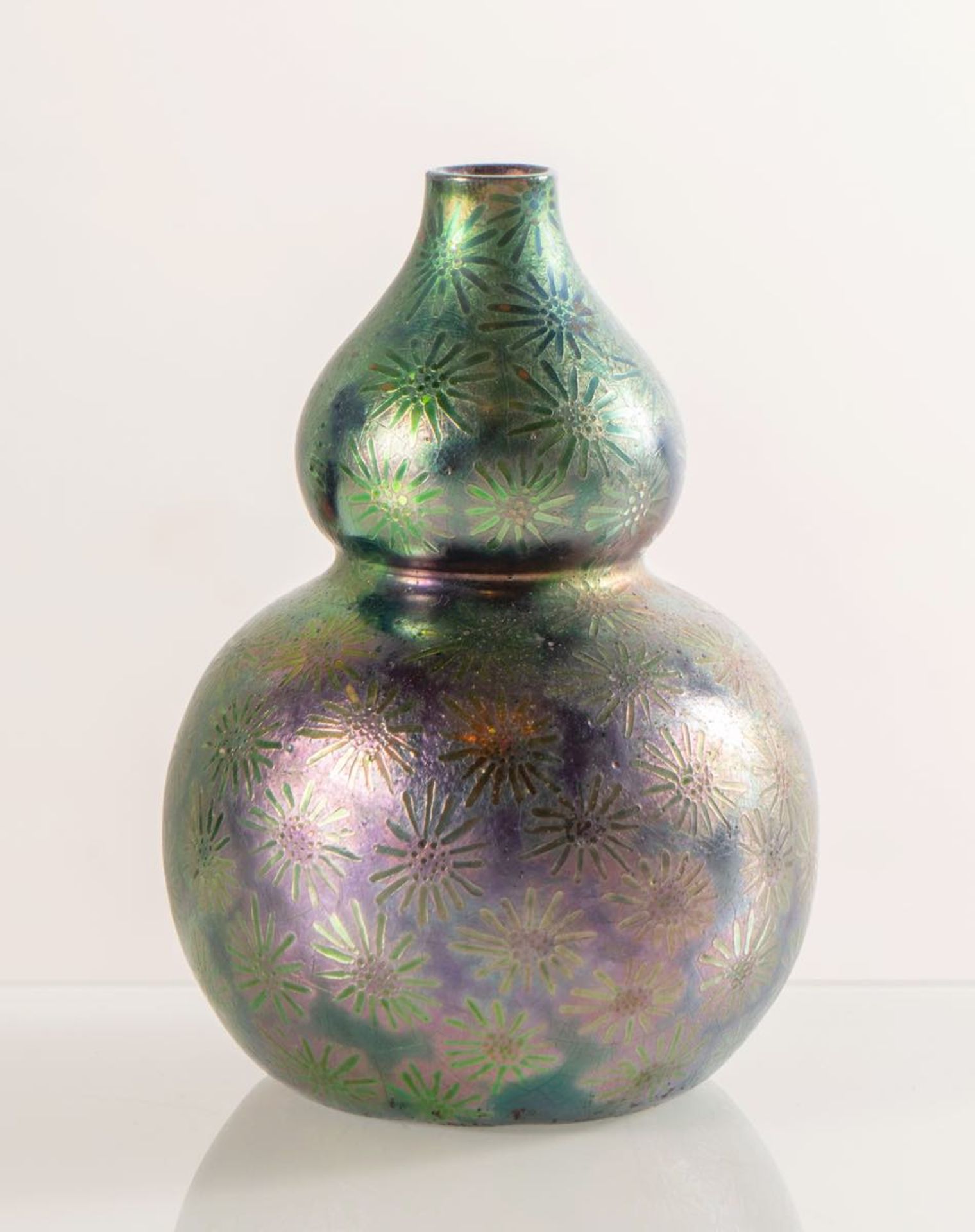 Clément Massier, Piccolo vaso in ceramica a forma di zucca, 1890 - 1910.Superficie interamente