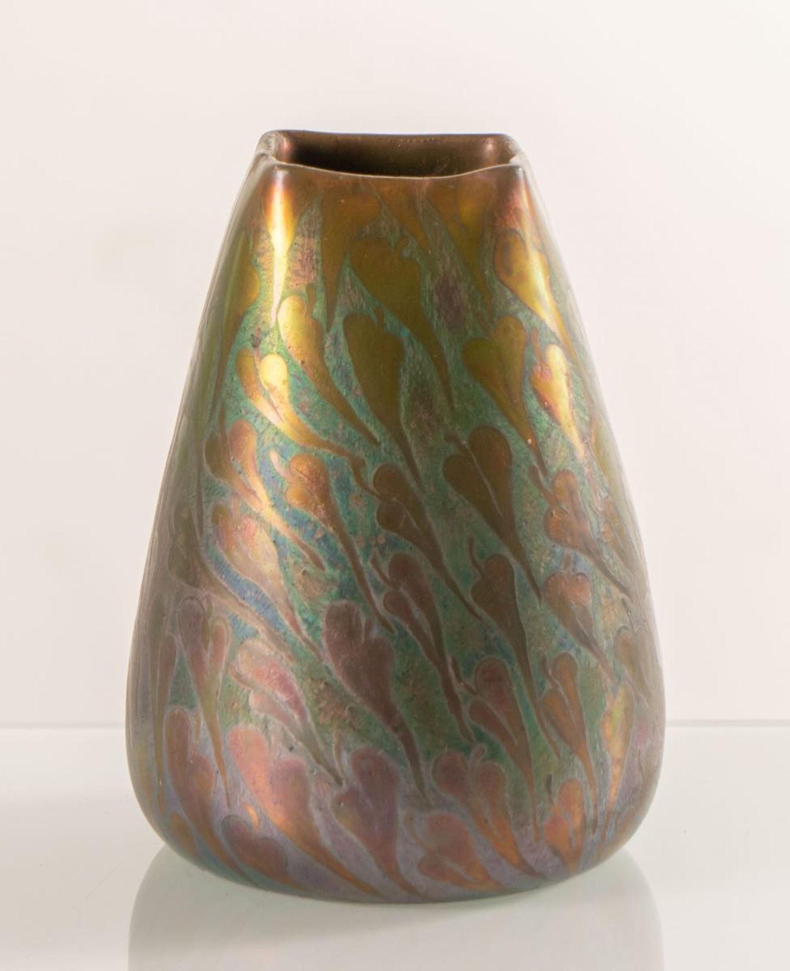 Clément Massier, Piccolo vaso piriforme in ceramica, 1890 - 1910.Imboccatura quadrata, superficie