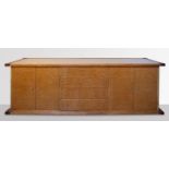 Fabrizio Smania per Studio Smania Interni, Credenza bassa, Anni ‘70.Struttura in manao trafilato