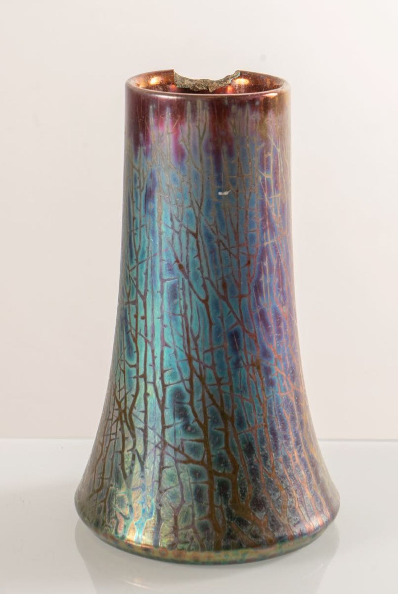 Clément Massier, Vaso tronco-conico in ceramica, 1890 - 1910.Corpo a sezione circolare, superficie