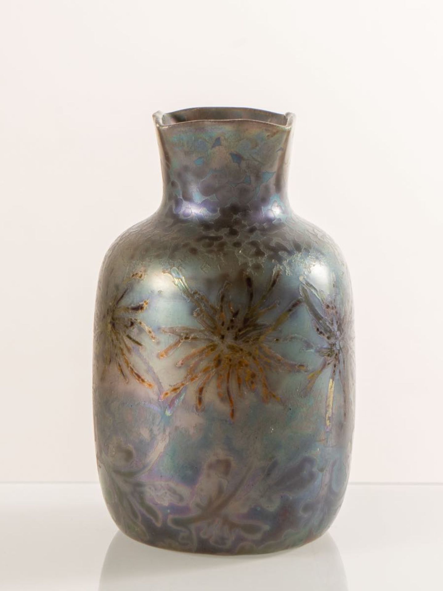 Clément Massier, Piccolo vaso in ceramica, 1890 - 1910.Corpo a sezione globulare con imboccatura
