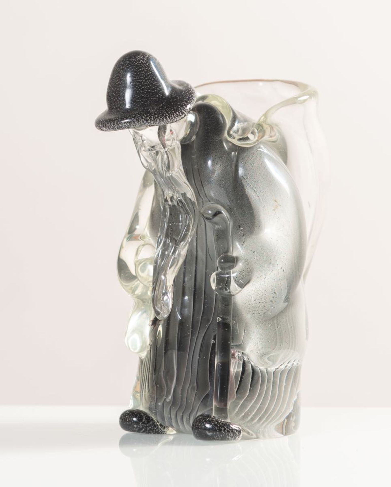 Scultura in vetro raffigurante “Figura maschile con gerla”, Murano, Anni ‘40.In vetro