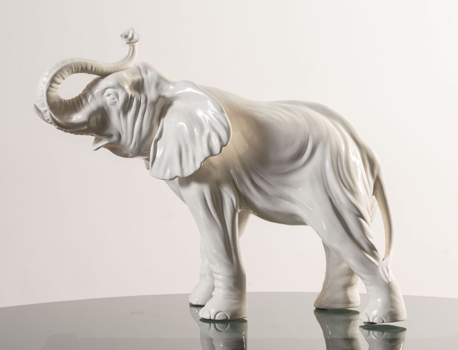 Scultura in ceramica bianca a colaggio a foggia di Elefante, Italia, Anni ‘70.H cm 40x50x30