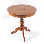 Tavolino da centro, Rolo, fine del XIX secolo. Piano circolare intarsiato in legno di noce,